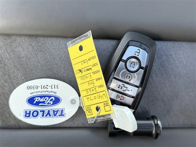Used 2025 Ford F450 Platinum w/ Platinum Plus Package image 16