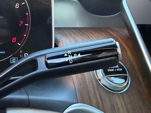 Used 2025 Mercedes-Benz GLC 300 4MATIC image 24