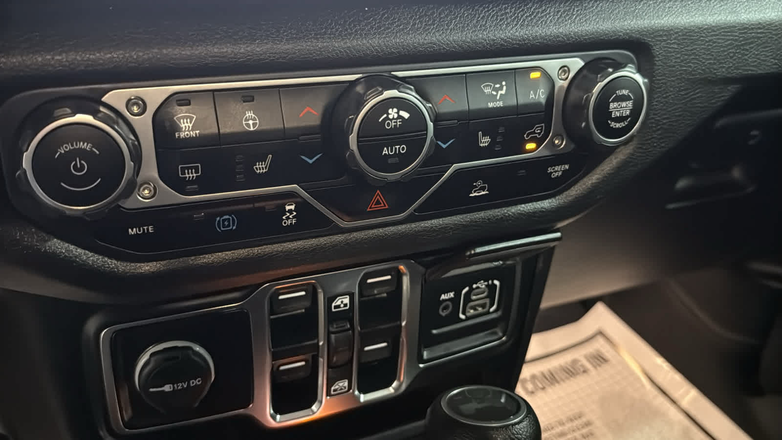 Used 2024 Jeep Wrangler Unlimited w/ Convenience Group AWD/4WD image 19