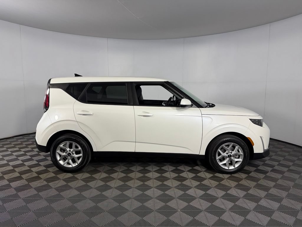 Used 2025 Kia Soul LX w/ LX Technology Package FWD image 5