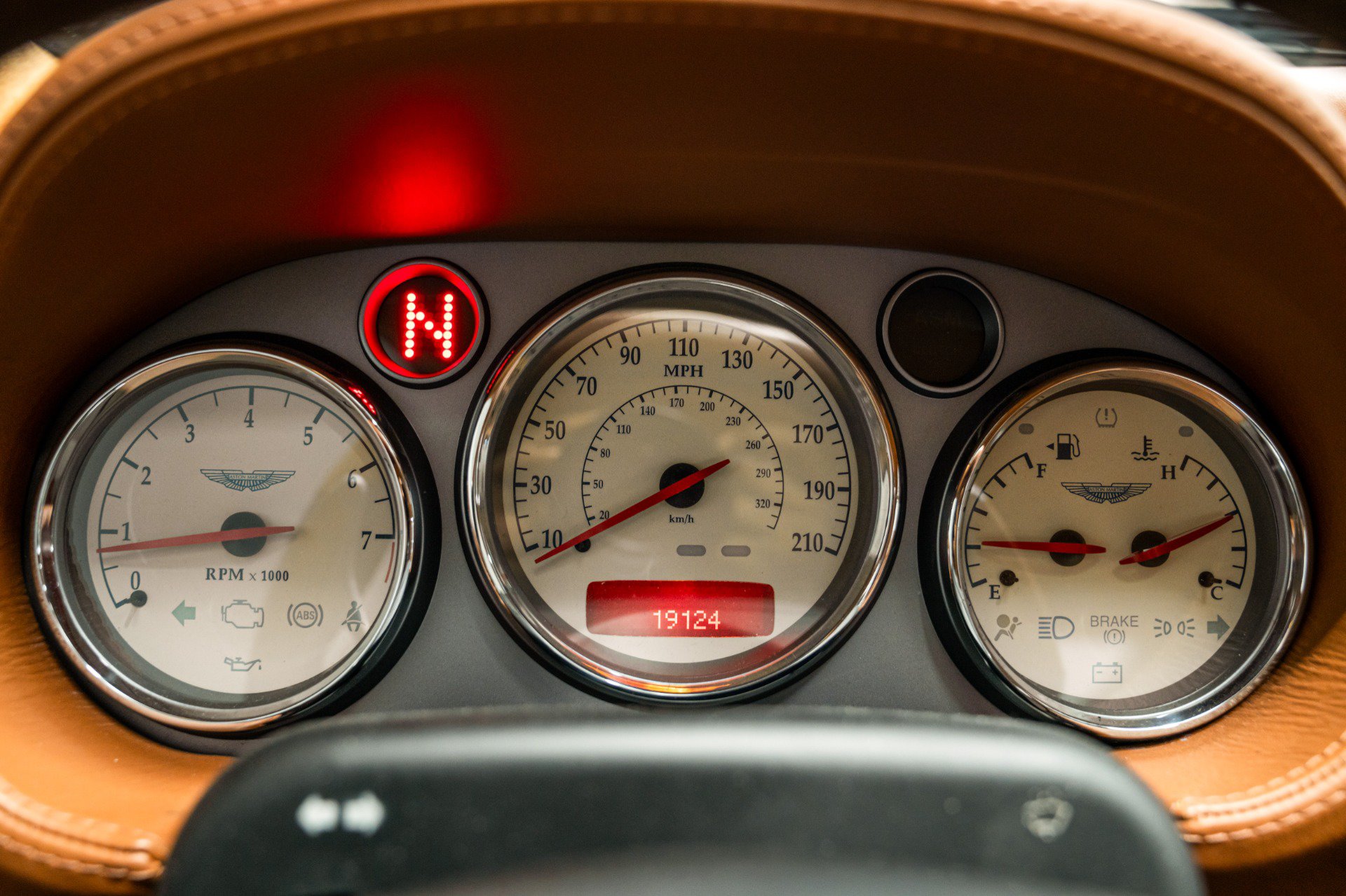 Used 2003 Aston Martin Vanquish RWD image 27