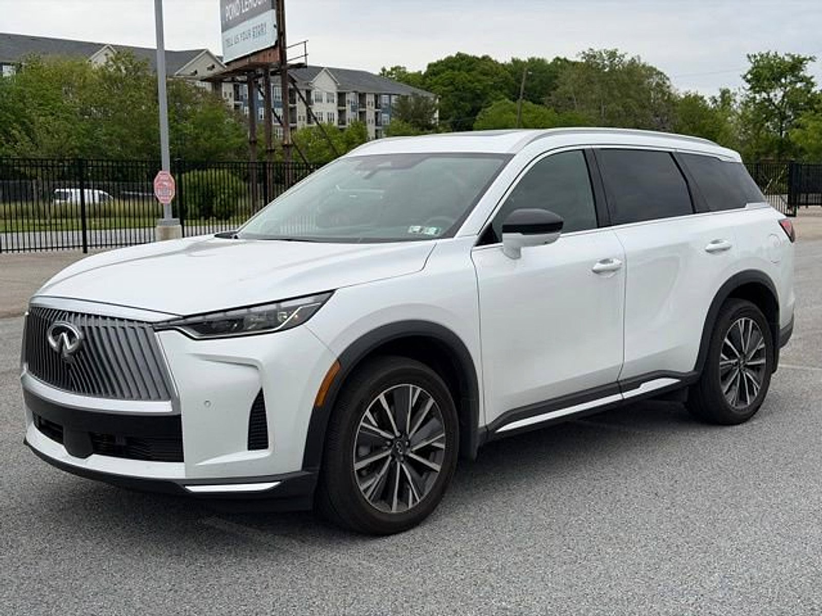 Certified 2026 INFINITI QX60 Luxe w/ Cargo Package AWD/4WD image 3