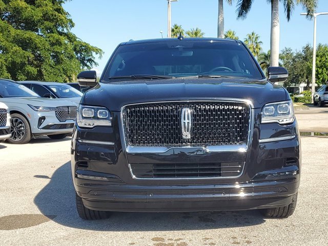 Used 2022 Lincoln Navigator Reserve image 2