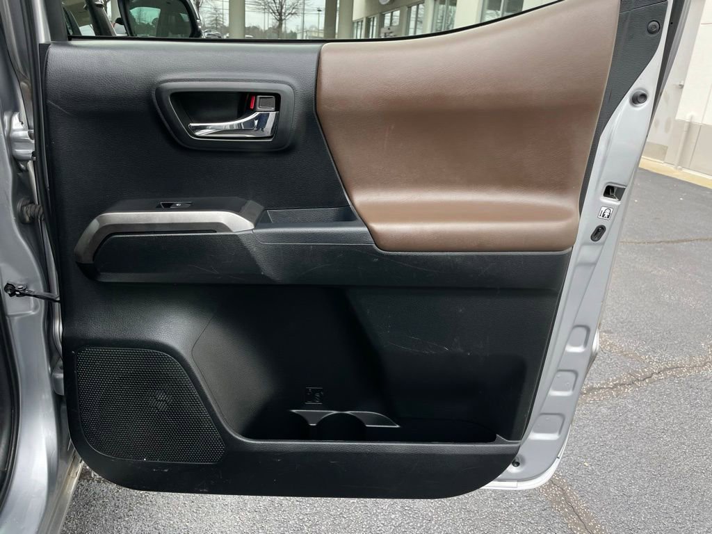 Used 2017 Toyota Tacoma Limited w/ Tow Package image 35