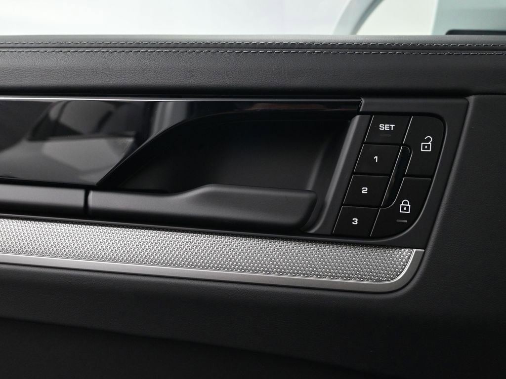 New 2026 Porsche Cayenne image 17