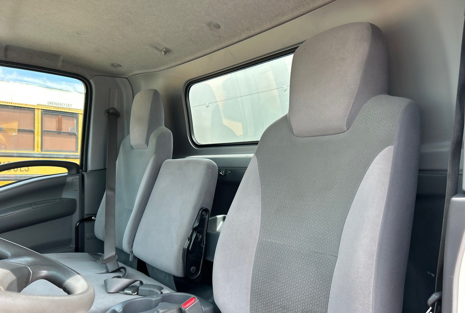 Used 2021 Isuzu NPR RWD image 17