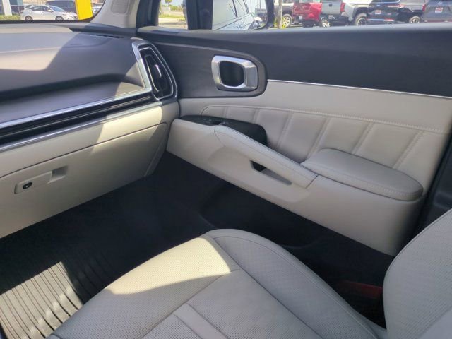 Used 2025 Kia Sorento SX AWD/4WD image 17