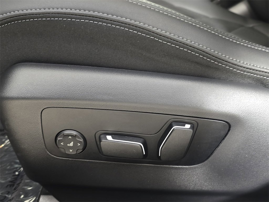 Used 2025 BMW 530i xDrive w/ Premium Package image 32