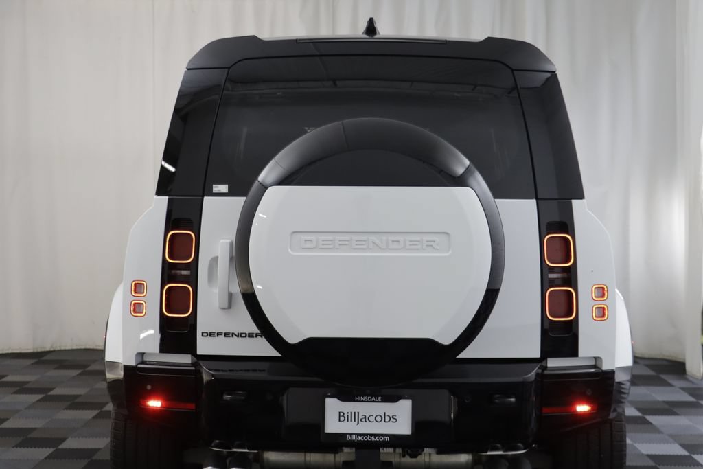 Certified 2025 Land Rover Defender 110 X-Dynamic SE AWD/4WD image 17