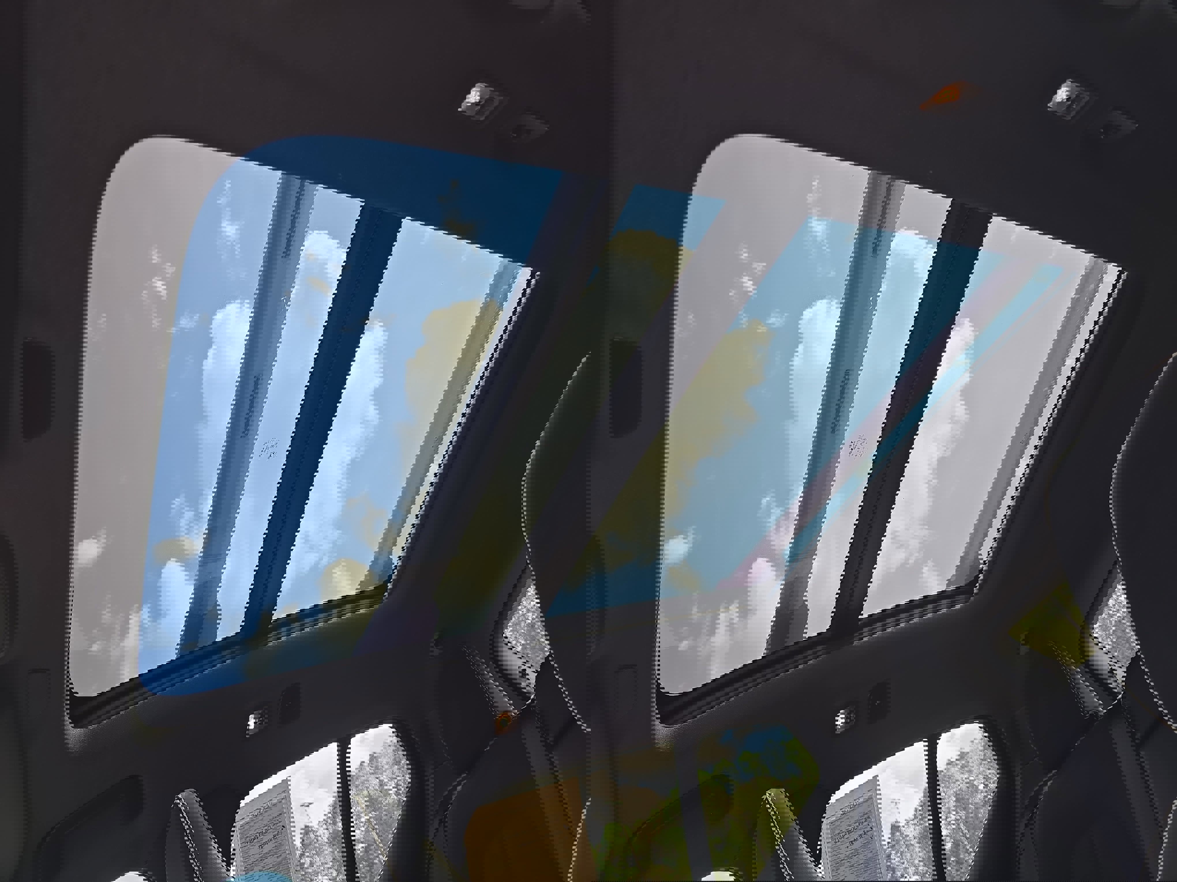 Used 2022 Volvo XC40 T5 R-Design w/ Advanced Package image 30