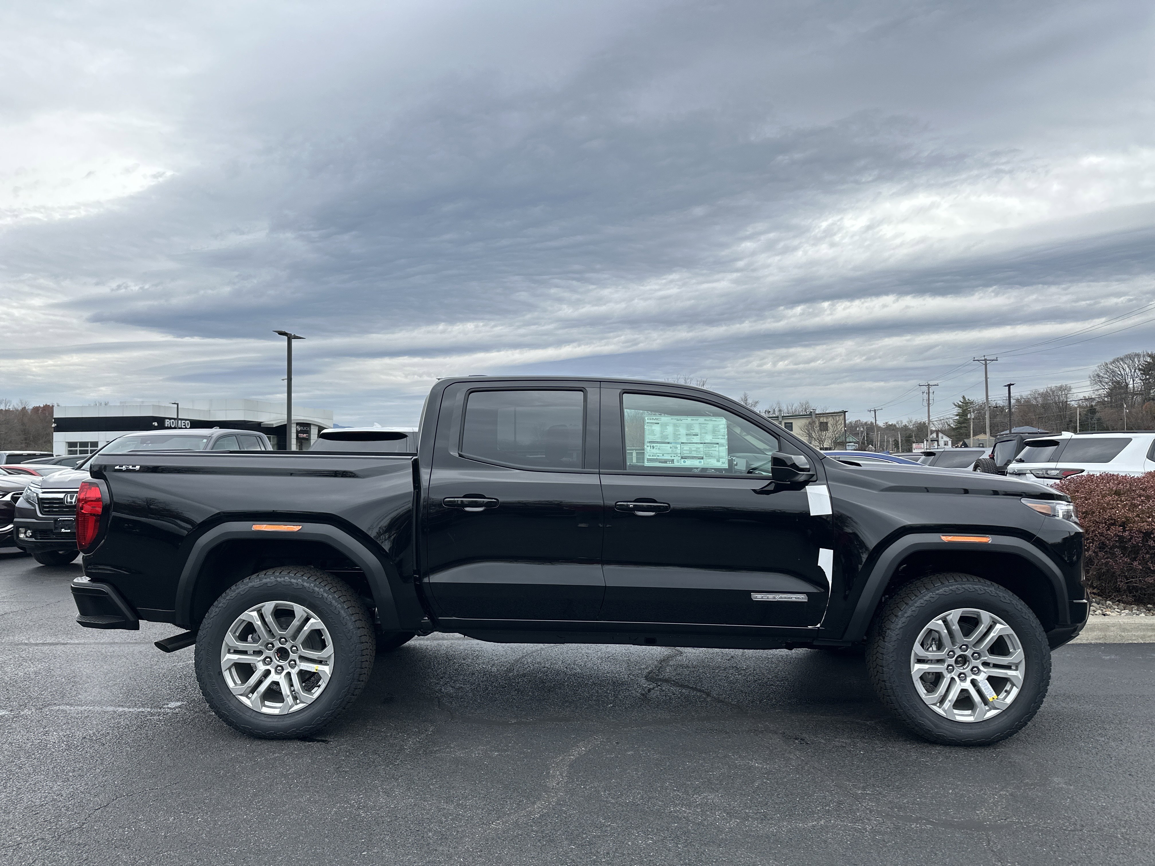 New 2026 GMC Canyon Elevation image 4