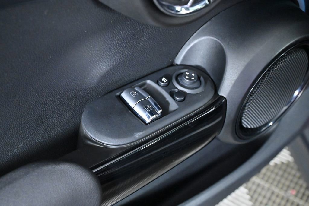 Certified 2024 MINI Cooper 2-Door Hardtop image 21