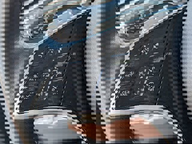 Used 2025 Mercedes-Benz GLE 350 4MATIC image 21