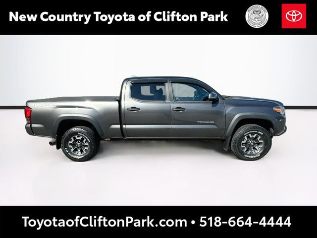 Used 2017 Toyota Tacoma TRD Off-Road w/ Premium & Technology Package AWD/4WD image 8