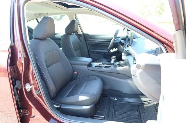 Used 2025 Nissan Altima 2.5 SV w/ SV Premium Package FWD image 24