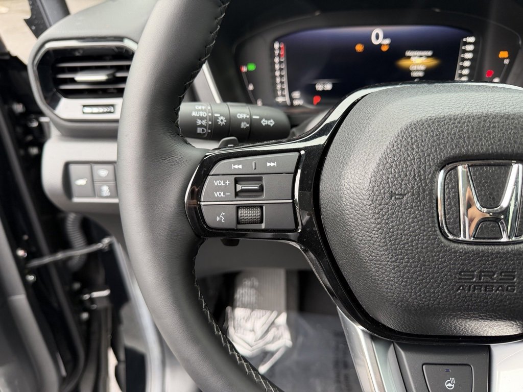 Used 2025 Honda Pilot Elite image 17