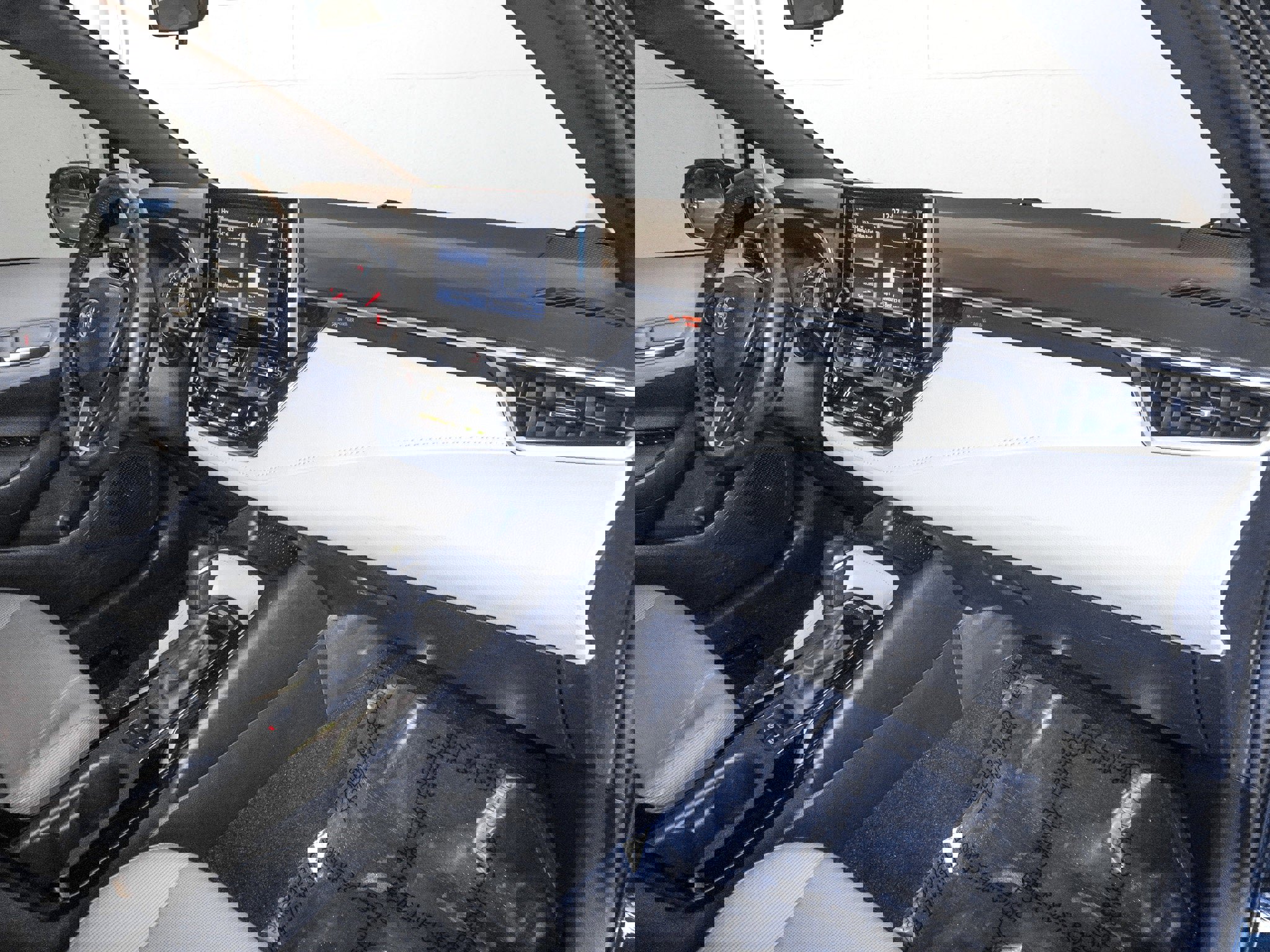 Used 2022 Toyota Corolla SE image 38