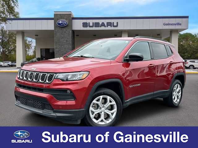 Used 2024 Jeep Compass Latitude w/ Convenience Group AWD/4WD image 1