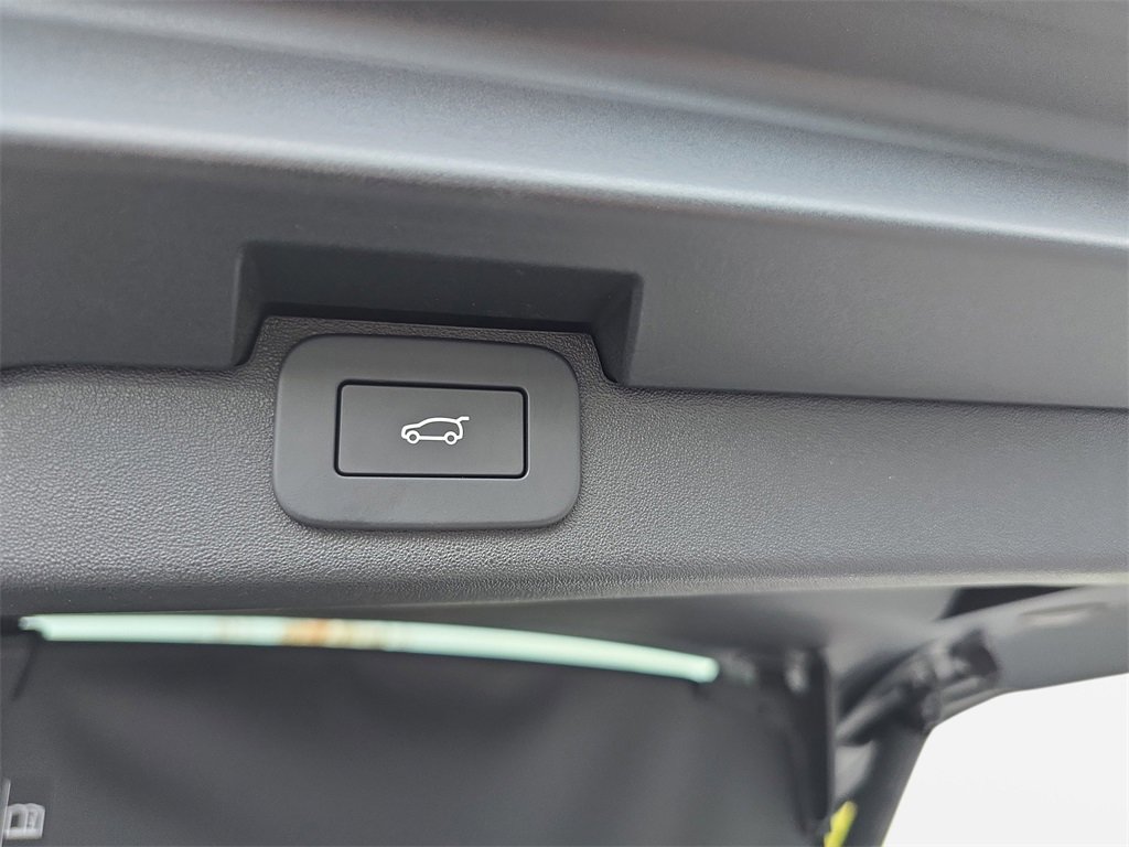 New 2025 Land Rover Discovery Dynamic SE image 14