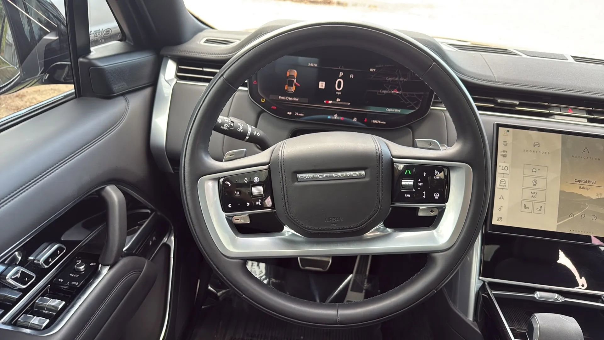 Used 2024 Land Rover Range Rover SE image 43