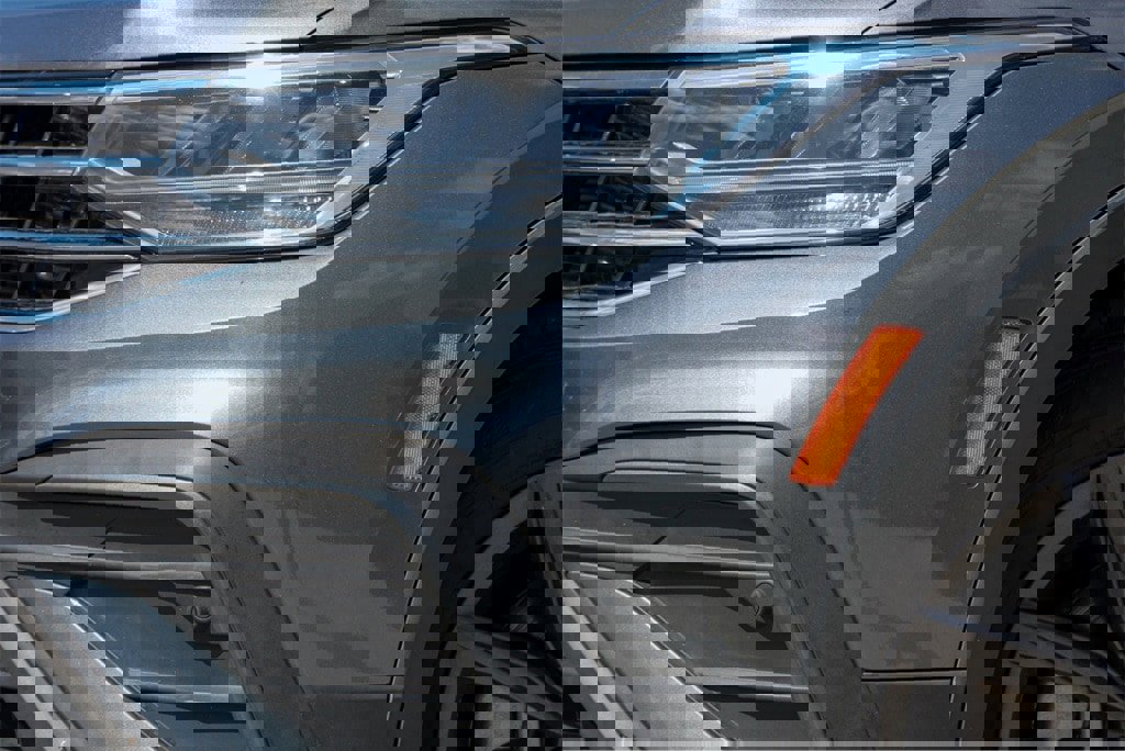 Used 2022 Volkswagen Tiguan SE image 3