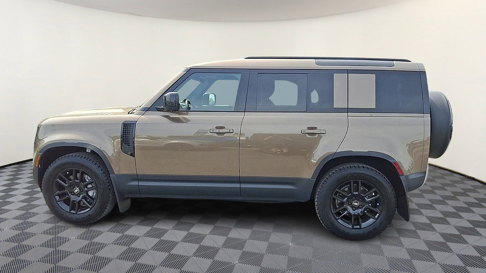 Certified 2025 Land Rover Defender 110 S AWD/4WD image 5