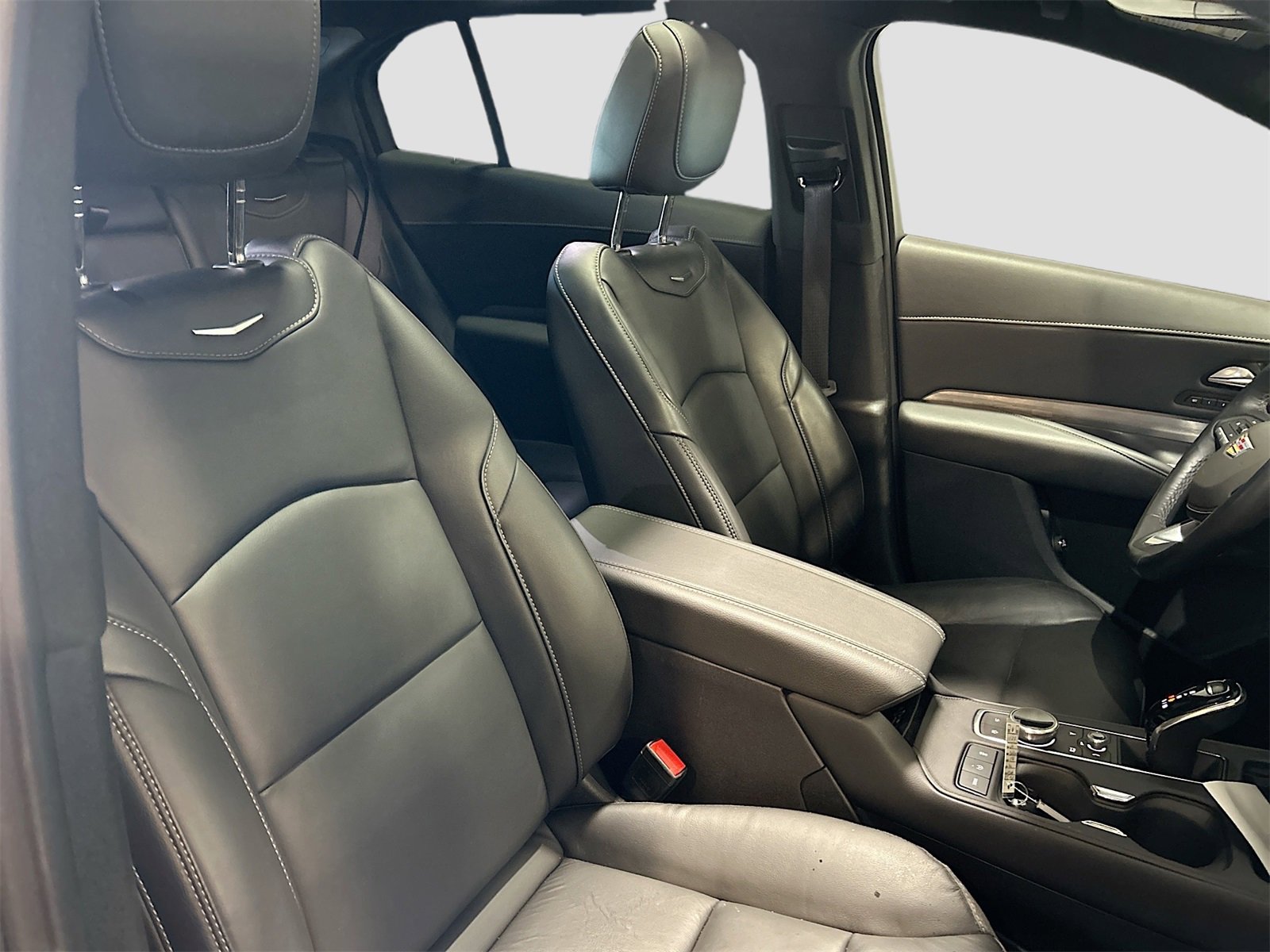 Used 2024 Cadillac XT4 Premium Luxury w/ Technology Package image 30