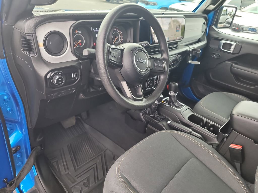 Used 2025 Jeep Gladiator Sport AWD/4WD image 14