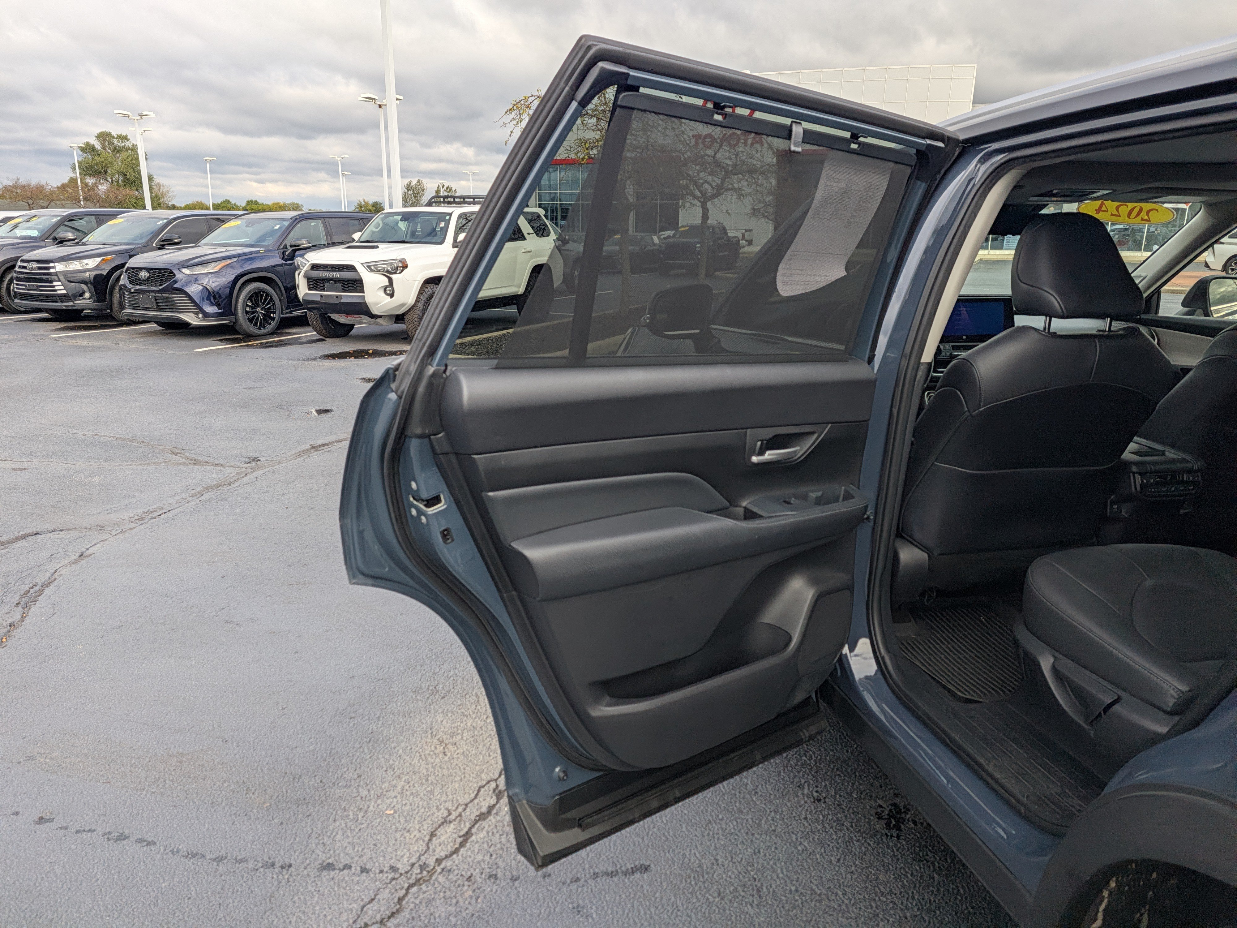 Used 2024 Toyota Grand Highlander AWD image 25