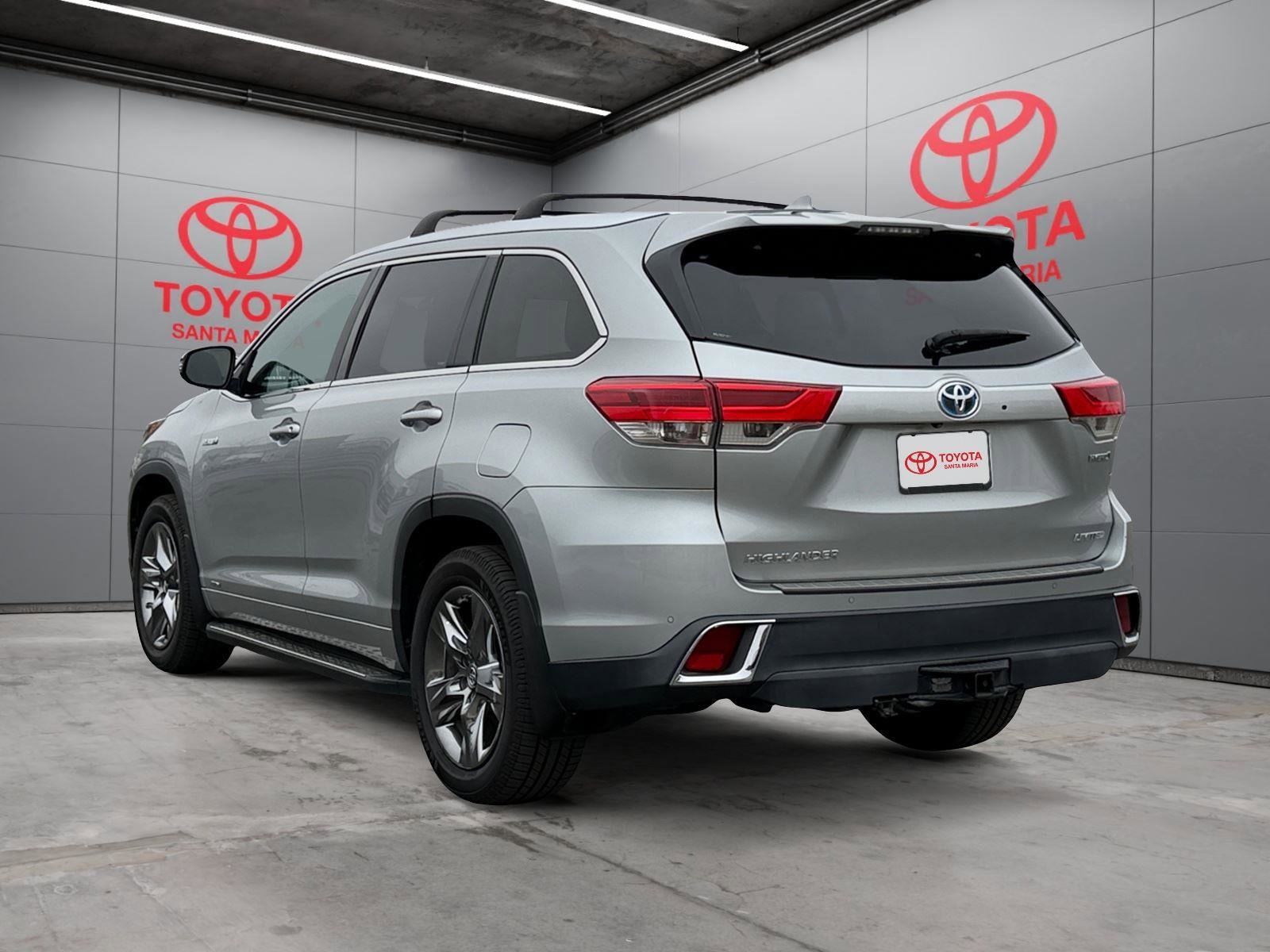 Used 2017 Toyota Highlander Limited Platinum image 2