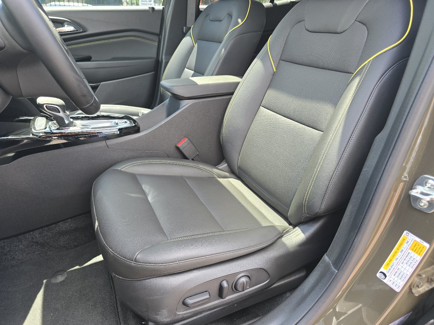 Used 2024 Chevrolet Trax ACTIV w/ Sunroof Package FWD image 31