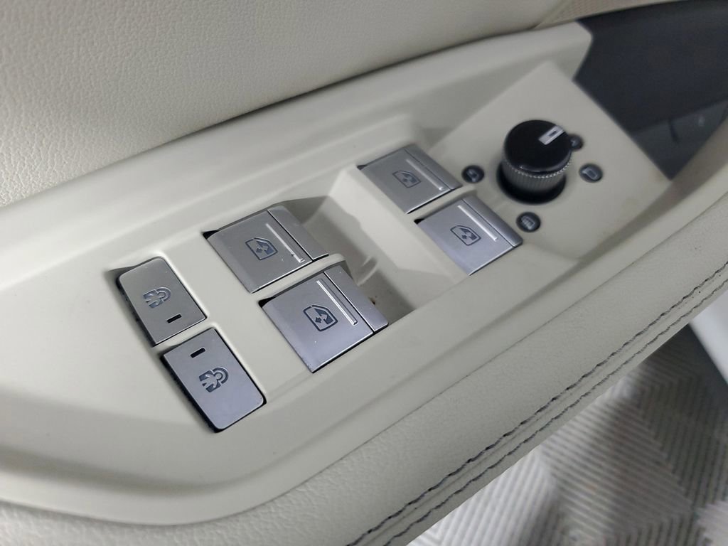 Used 2024 Audi Q8 e-tron Premium Plus w/ Premium Plus Package image 19