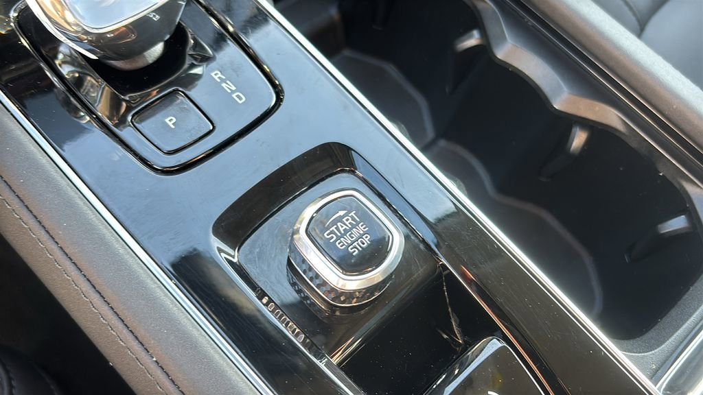 Certified 2025 Volvo XC90 B6 Plus AWD/4WD image 14