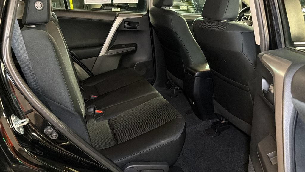Used 2016 Toyota RAV4 LE AWD/4WD image 12