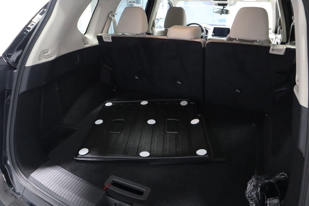 Used 2025 Nissan Rogue SV image 15