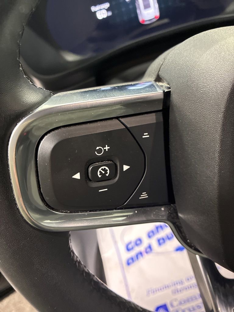 Used 2024 Volvo XC40 B5 Core image 14