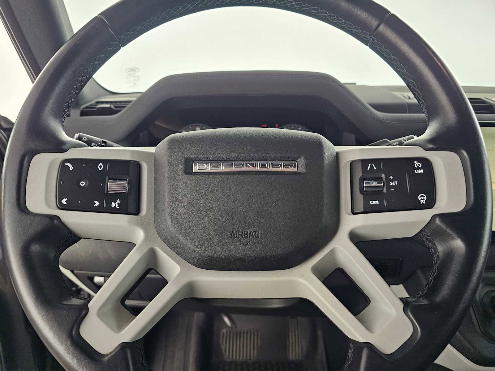 Used 2023 Land Rover Defender 130 S image 24