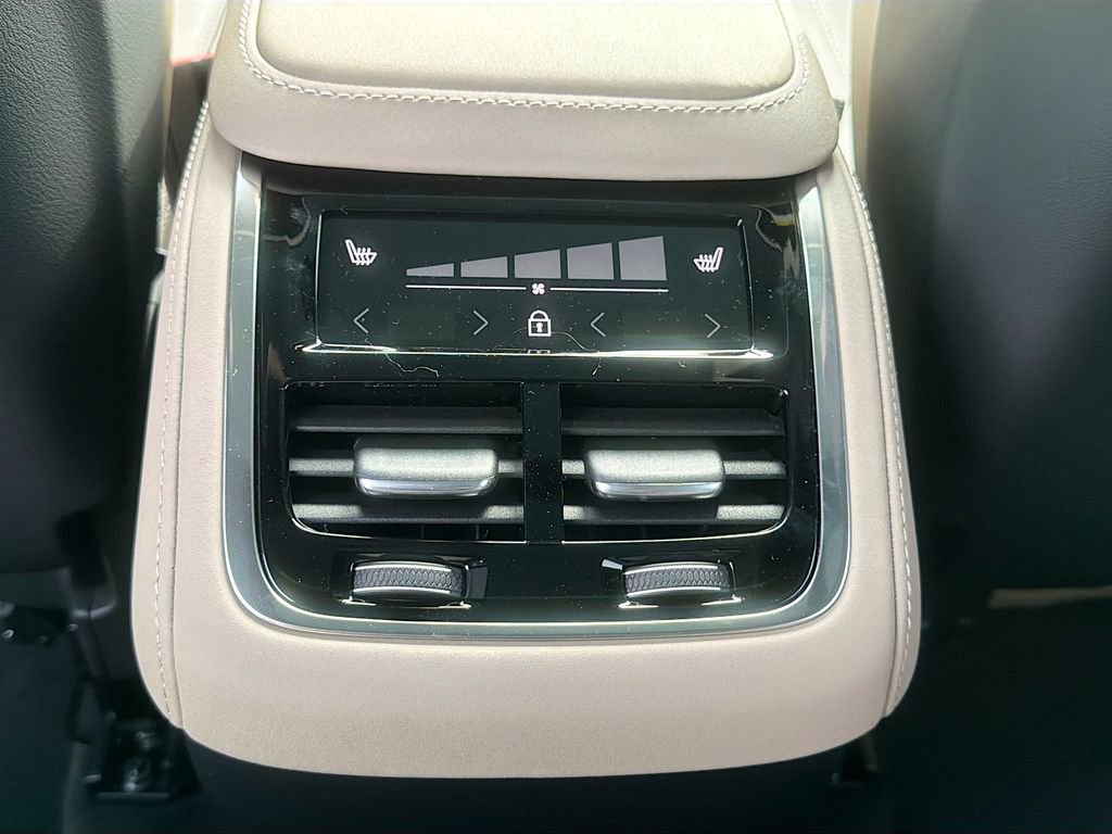New 2026 Volvo XC90 B6 Ultra w/ Protection Package image 27