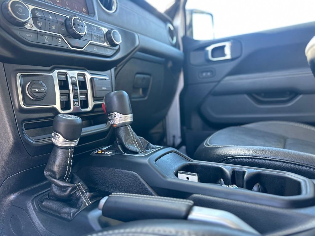 Used 2022 Jeep Wrangler Unlimited Sahara w/ Cold Weather Group image 19