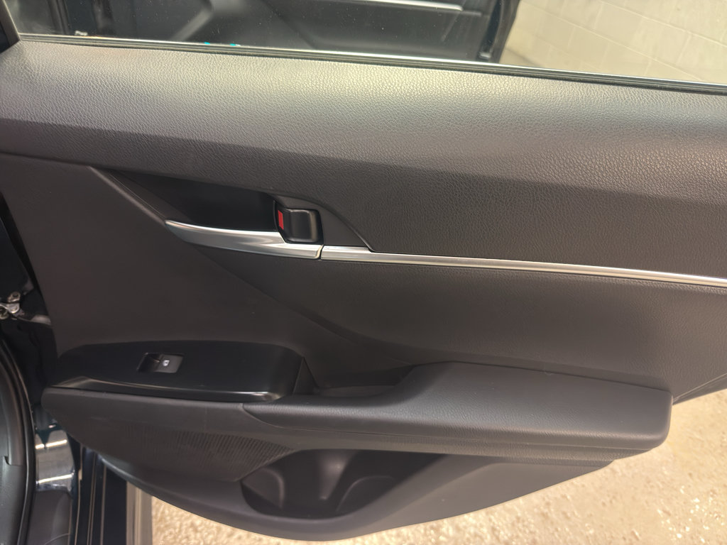Used 2018 Toyota Camry SE w/ Moonroof Package FWD image 25