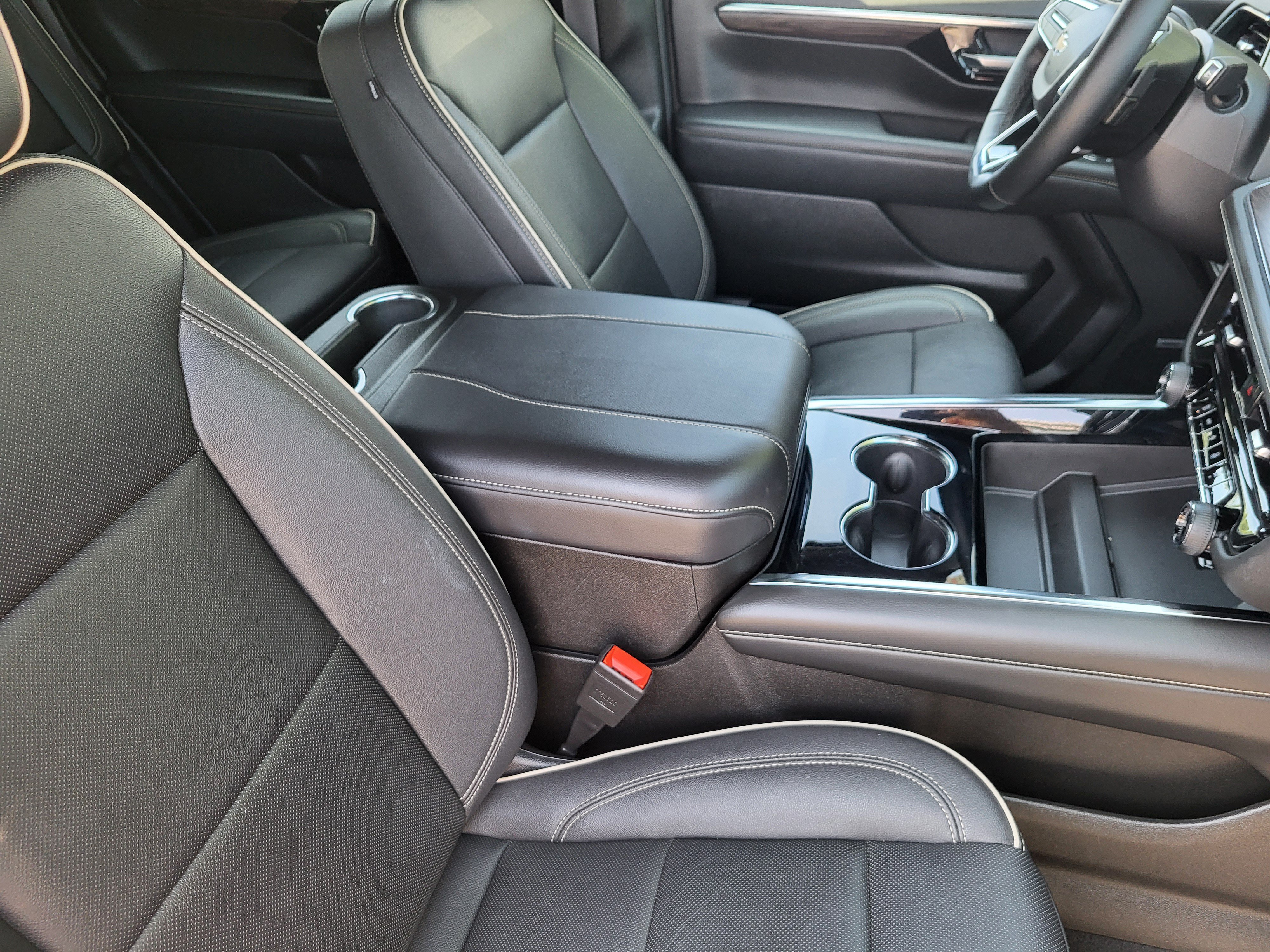 Certified 2025 Chevrolet Tahoe Premier AWD/4WD image 13