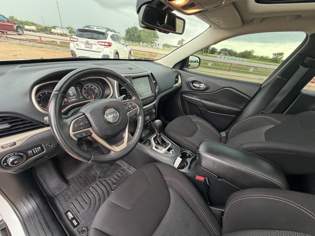 Used 2016 Jeep Cherokee 75th Anniversary FWD image 19