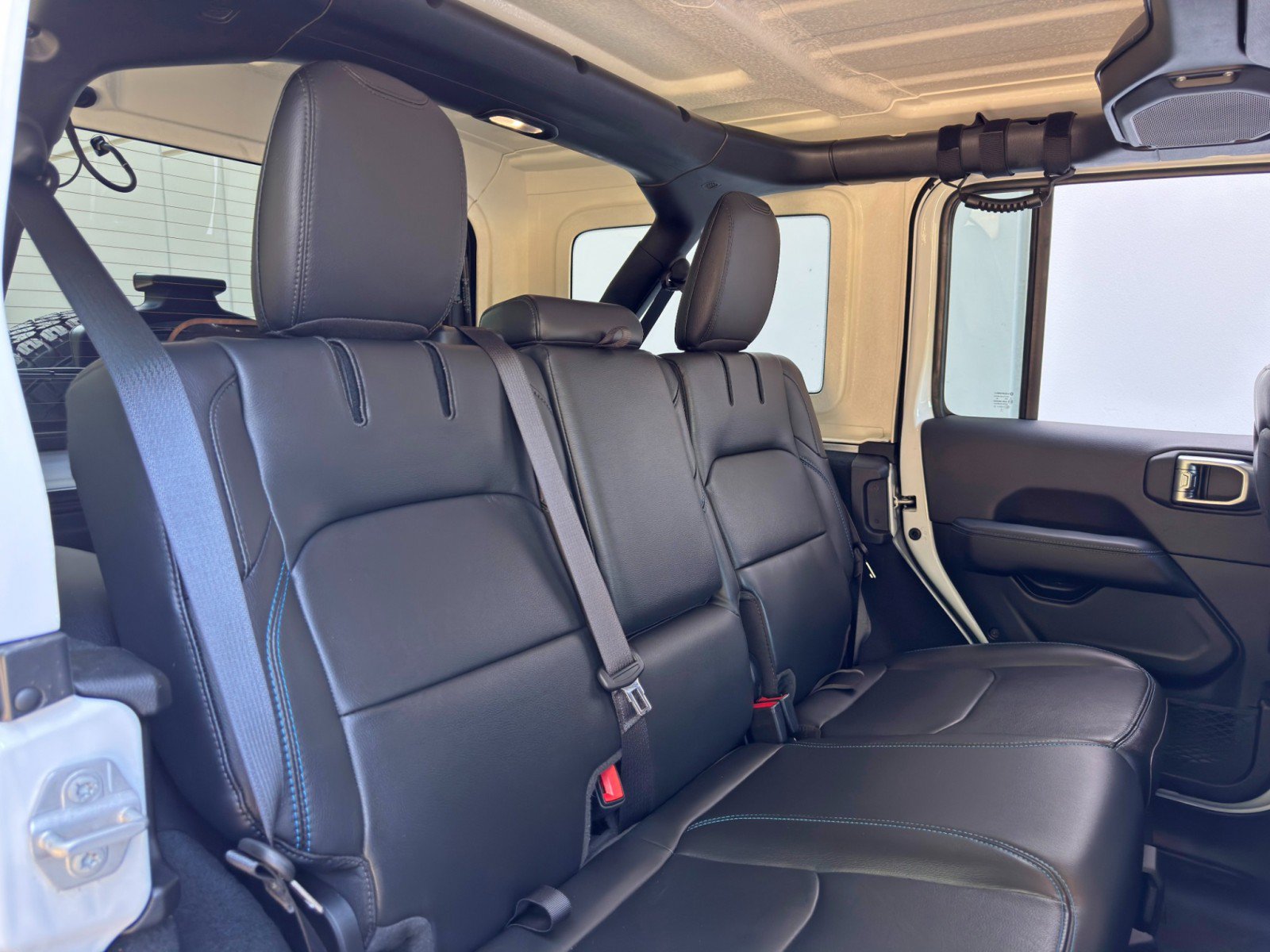 Used 2022 Jeep Wrangler Unlimited Rubicon 4xe w/ Cold Weather Group AWD/4WD image 43