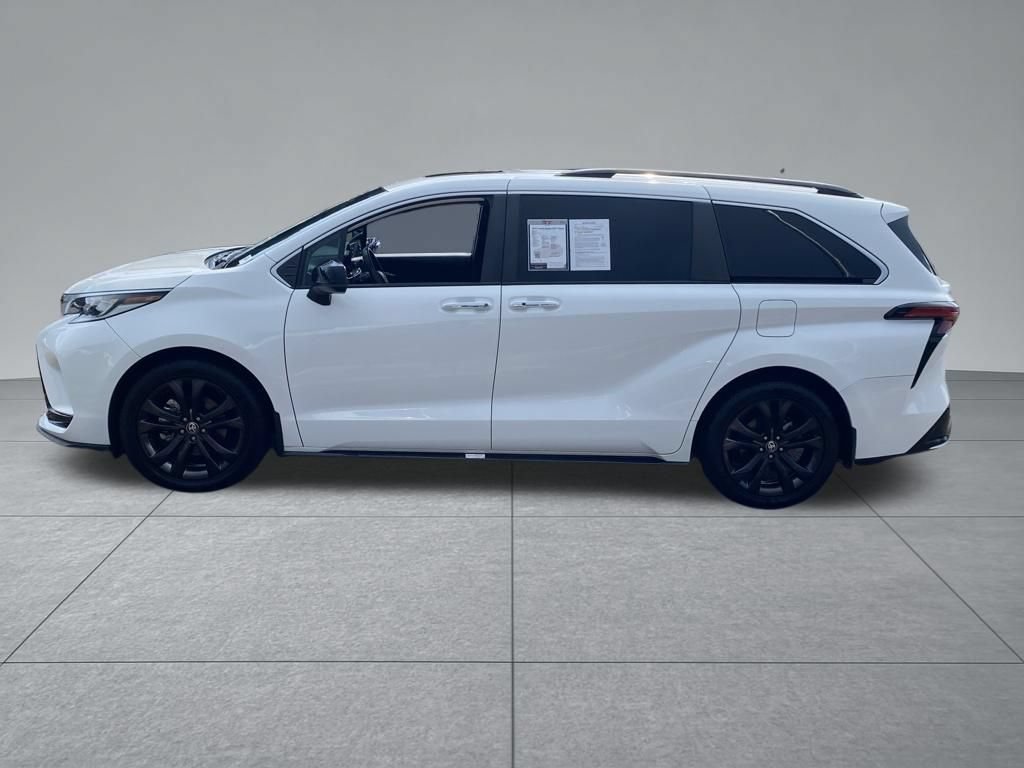 Used 2023 Toyota Sienna XSE FWD image 4