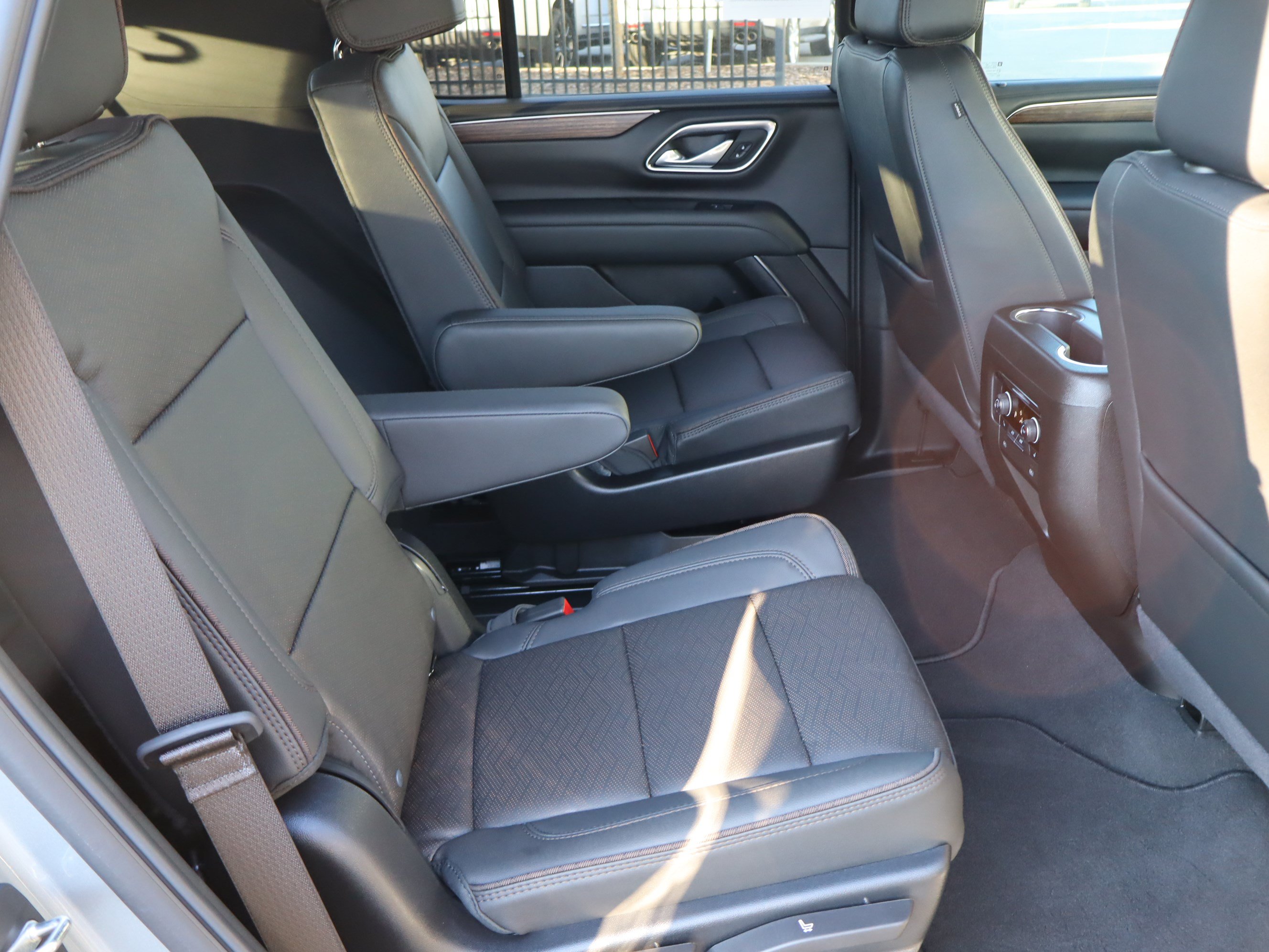 Used 2024 Chevrolet Tahoe High Country RWD image 36