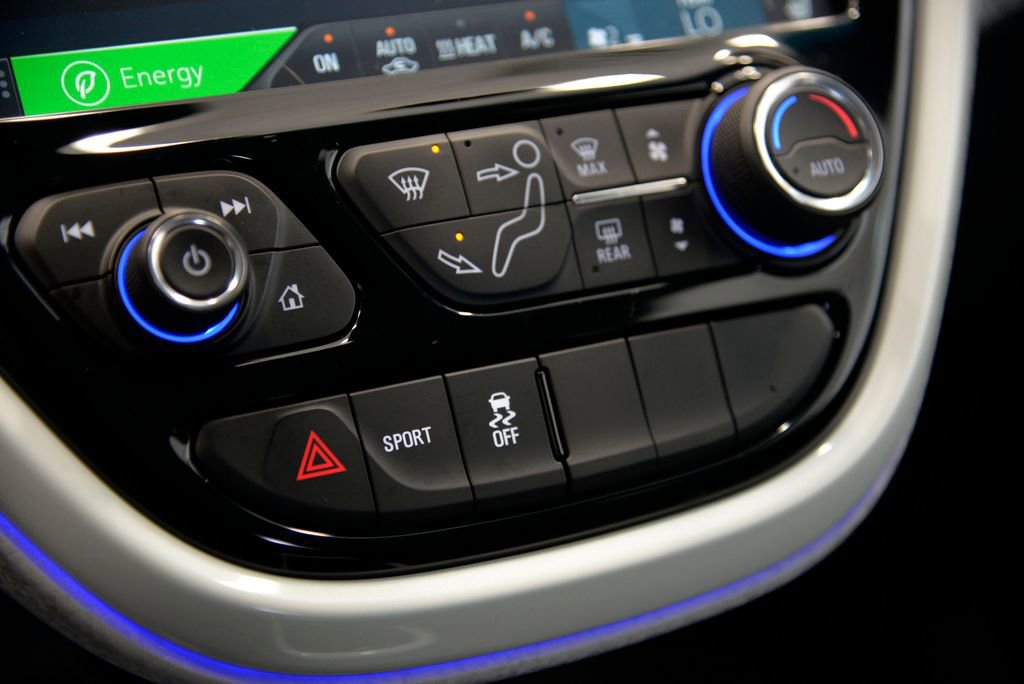 Used 2021 Chevrolet Bolt Premier w/ Infotainment Package image 24