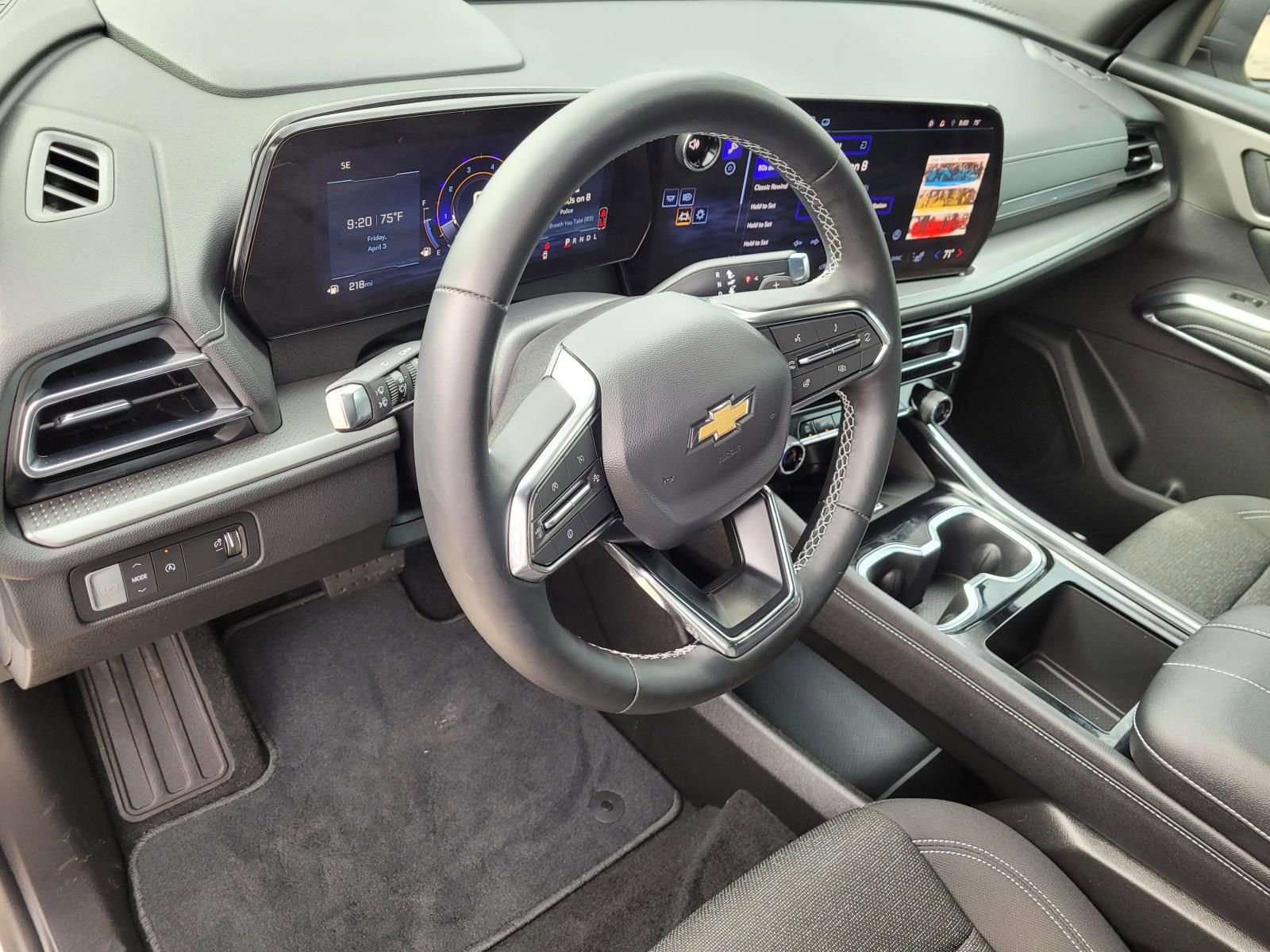 Used 2025 Chevrolet Traverse LT w/ Driver Confidence Package image 24