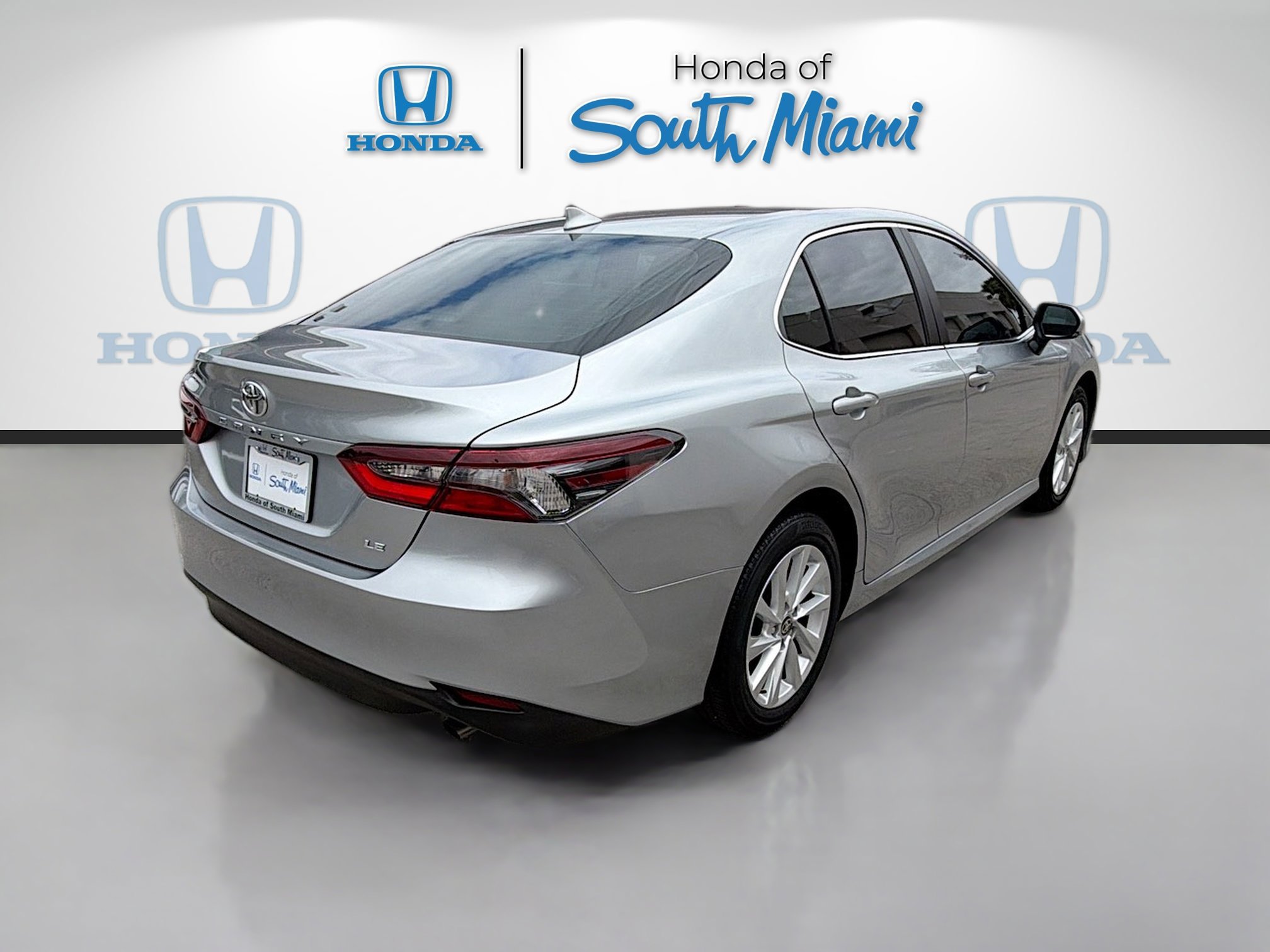 Used 2024 Toyota Camry LE FWD image 7