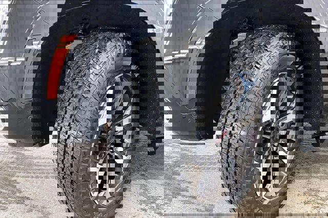 Certified 2025 GMC Yukon XL AT4 Ultimate image 34