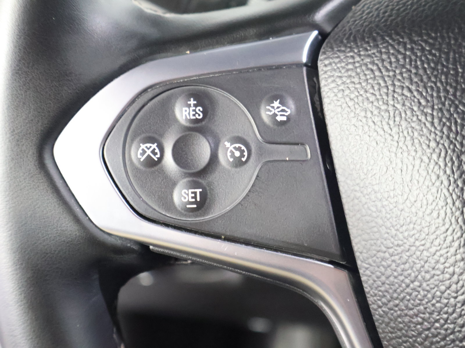 Used 2023 Chevrolet Traverse LT AWD/4WD image 35